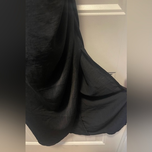 Melrose and Market
Elegant Black Slip Strappy Dress
Size Small
NWOT - Picture 5 of 5